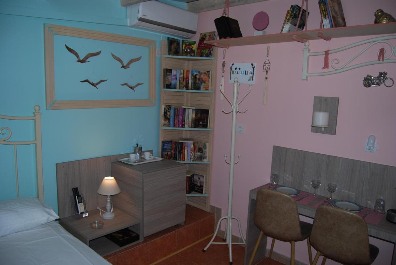 Luxury Traditional Room The Small Bookstore Kastro-Kyllini Zewnętrze zdjęcie