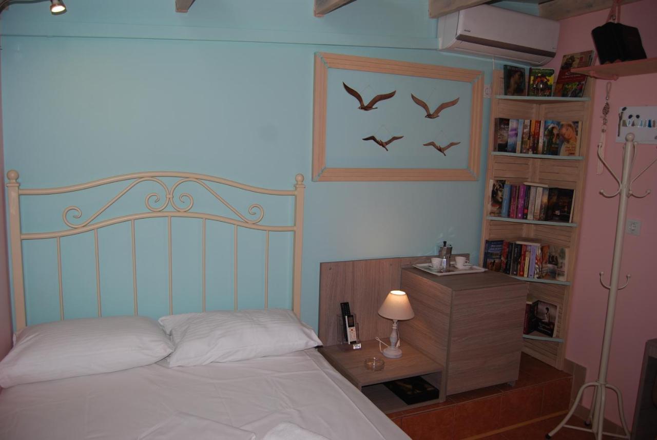 Luxury Traditional Room The Small Bookstore Kastro-Kyllini Zewnętrze zdjęcie