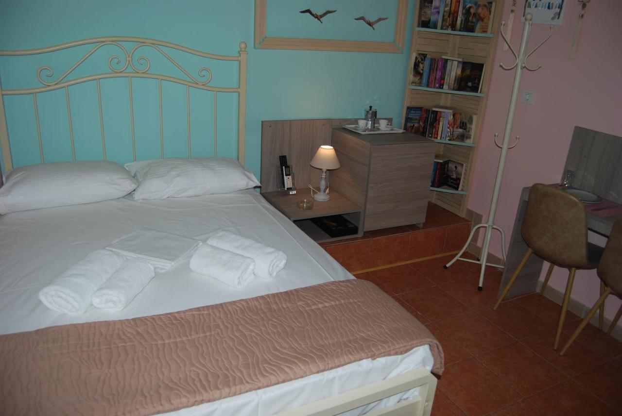 Luxury Traditional Room The Small Bookstore Kastro-Kyllini Zewnętrze zdjęcie